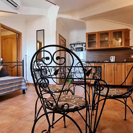 Villa De Nazare *